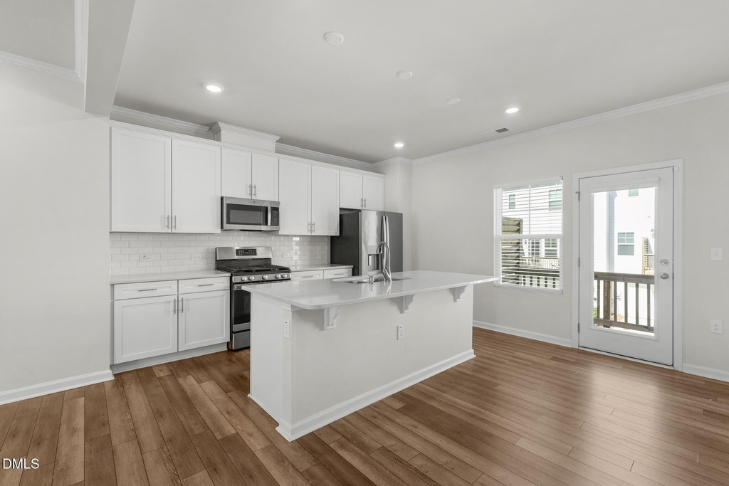 1009 Belloak Way - Photo 7