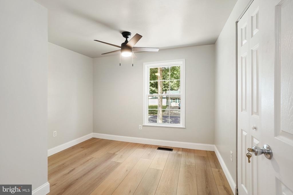15950 Alameda Drive - Photo 9