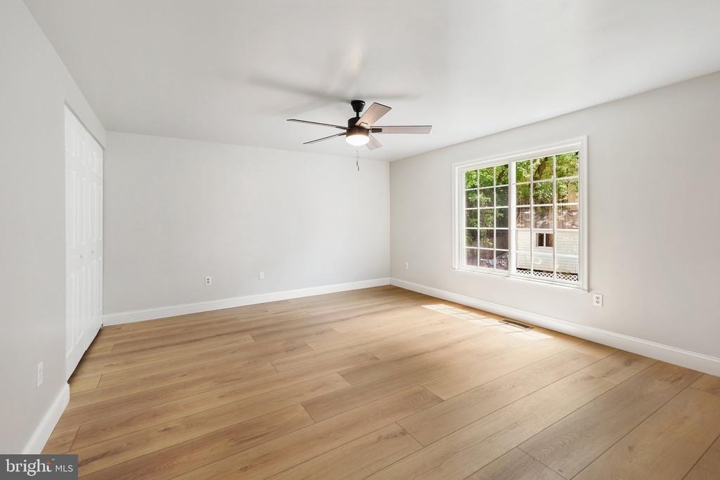 15950 Alameda Drive - Photo 8