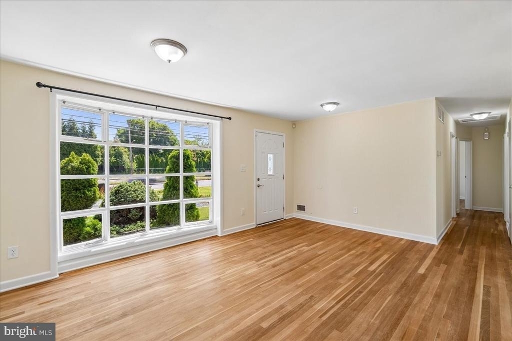 13012 Georgia Avenue - Photo 2