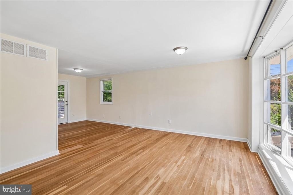 13012 Georgia Avenue - Photo 4