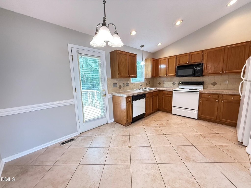 610 E Jones Avenue - Photo 5