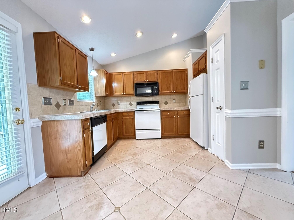 610 E Jones Avenue - Photo 4