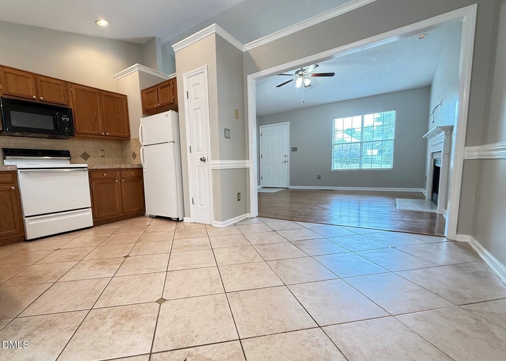 610 E Jones Avenue - Photo 6