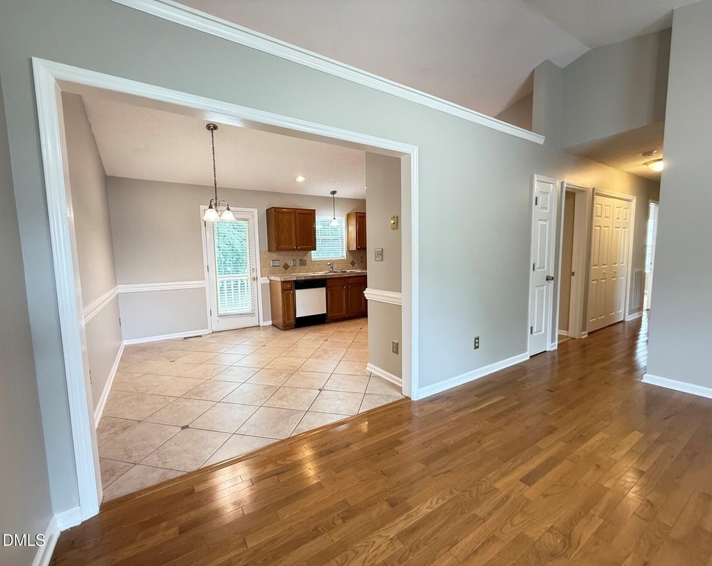 610 E Jones Avenue - Photo 3