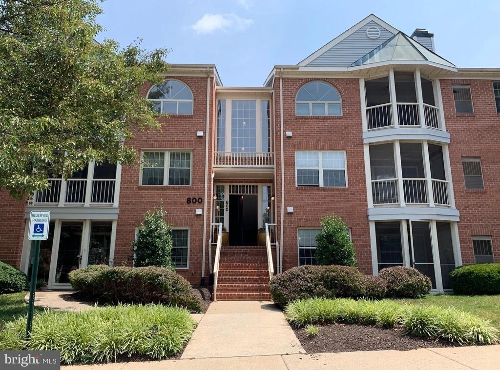 800 Amber Tree Court - Photo 0