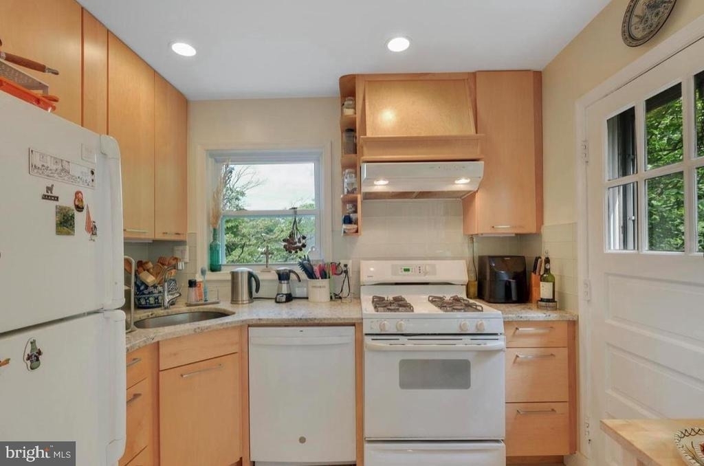 9504 Milstead Drive - Photo 18