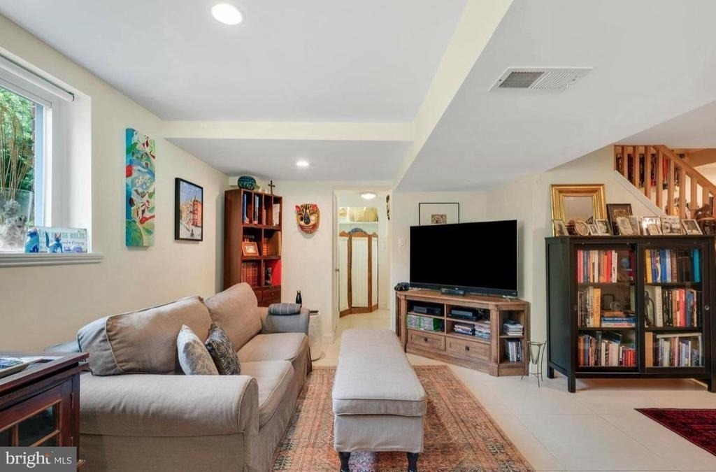 9504 Milstead Drive - Photo 4