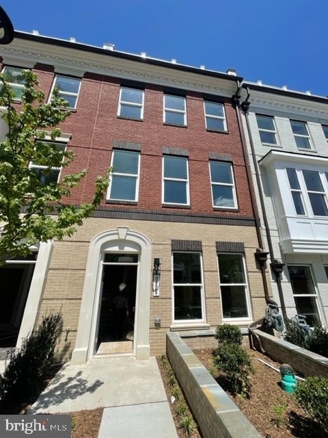 10324 Grosvenor Place - Photo 0