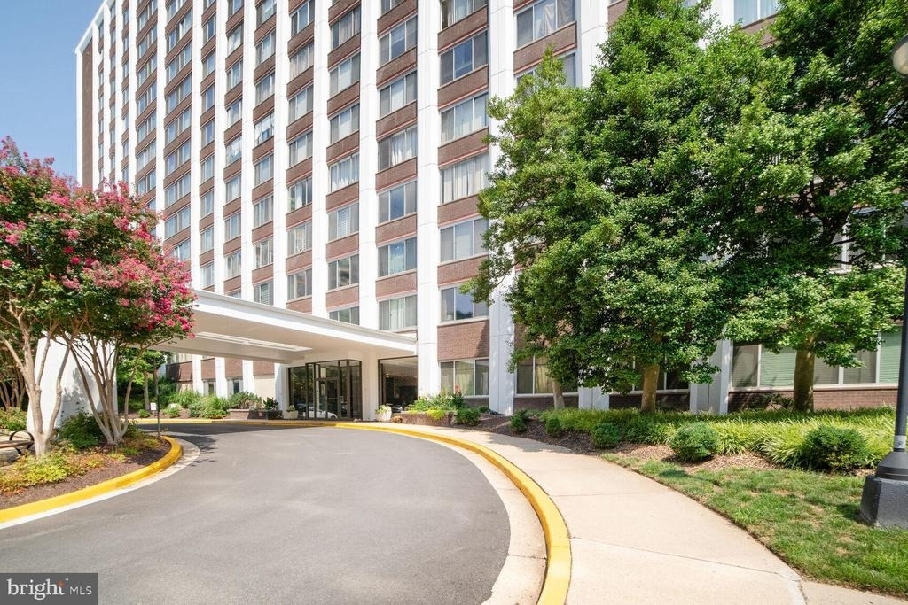 11801 Rockville Pike - Photo 1