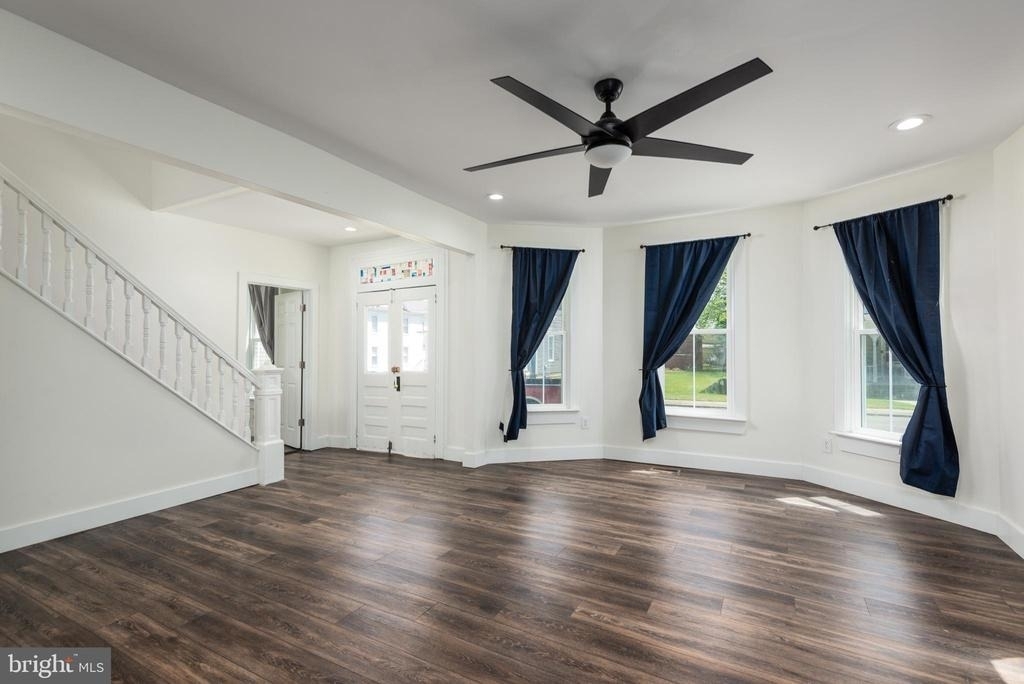 219 Willis Street - Photo 1