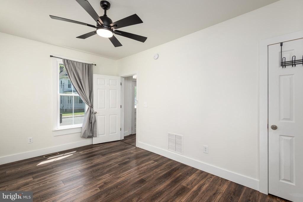 219 Willis Street - Photo 10