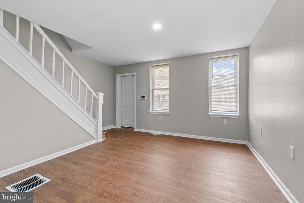 3427 Ravenwood Avenue - Photo 3