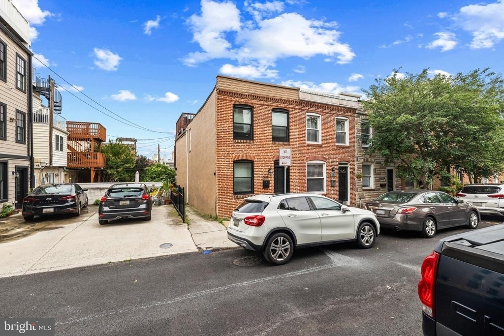 601 S Rose Street - Photo 0