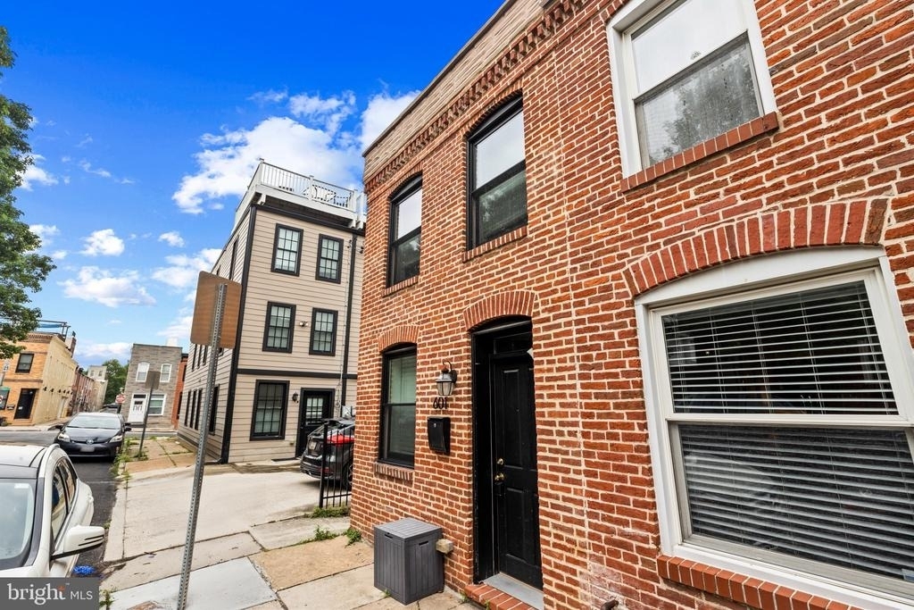 601 S Rose Street - Photo 1