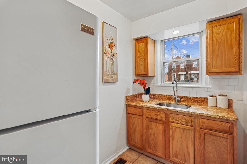 147 Denison Street - Photo 5