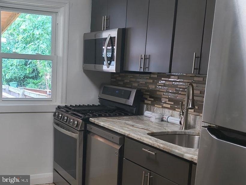 1008 E Lake Avenue - Photo 5