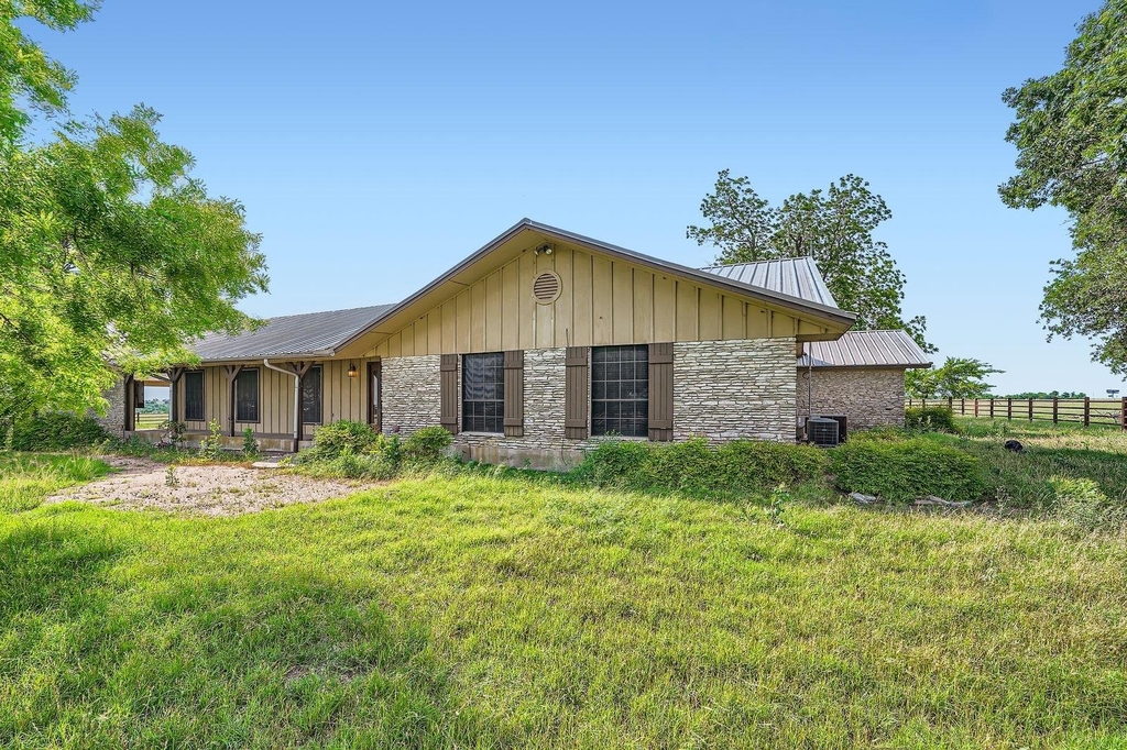 1850 County Road 105 - Photo 0
