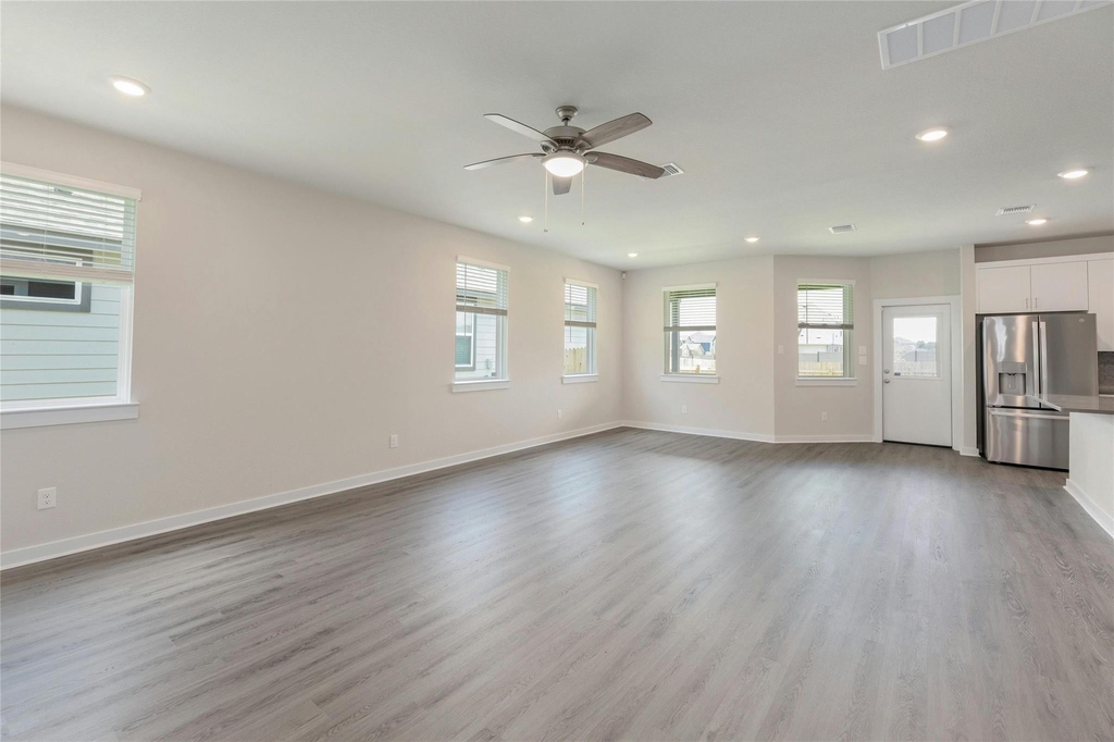 512 Clearlake Dr - Photo 4