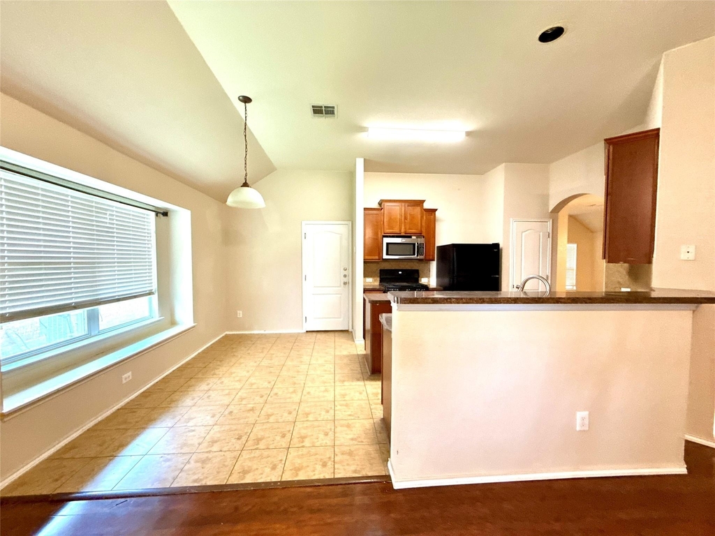 1213 Rainbow Parke Dr - Photo 5