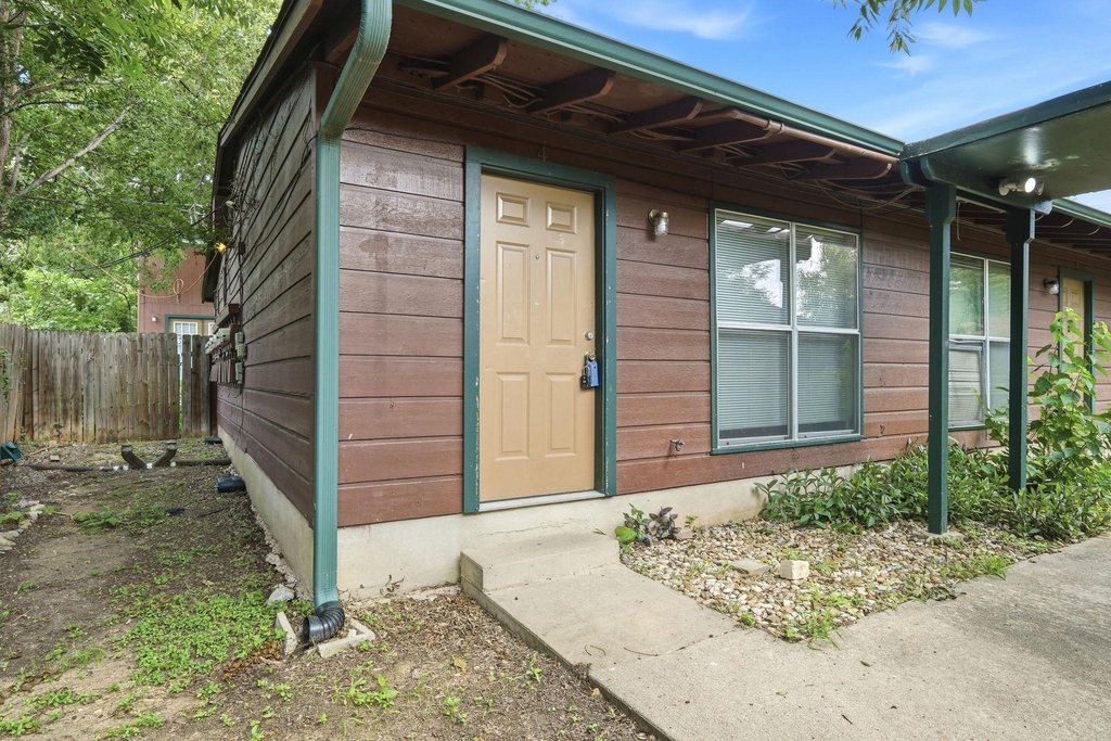 2314 Parker Ln - Photo 3