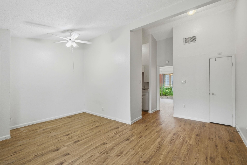 2314 Parker Ln - Photo 6