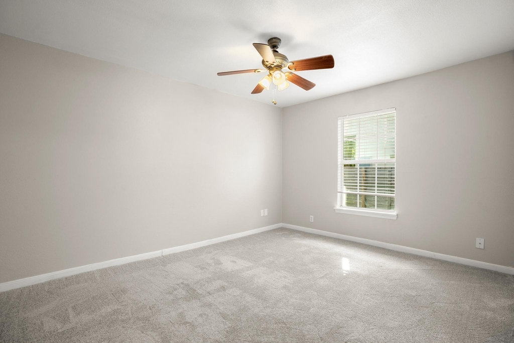 922 E 50th St - Photo 18