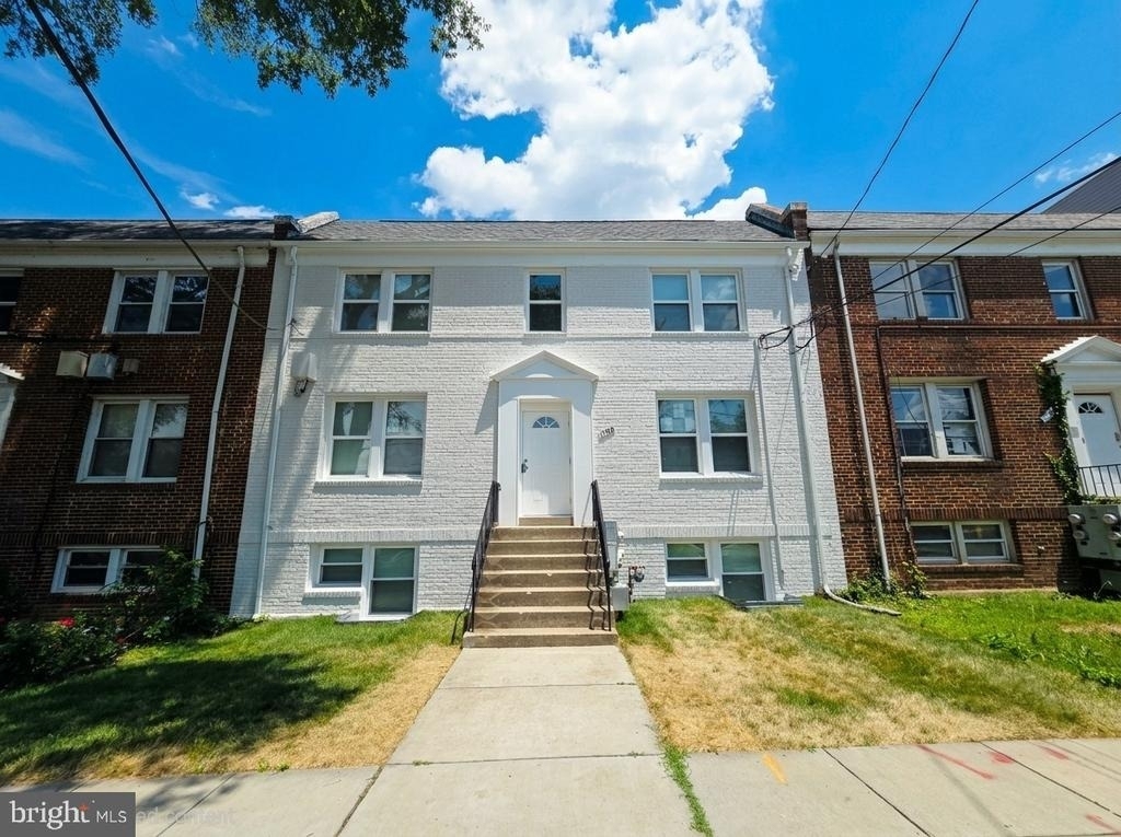 1508 18th Street Se - Photo 0