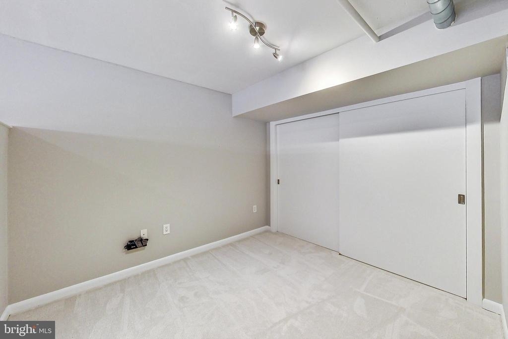811 4th Street Nw - Photo 17