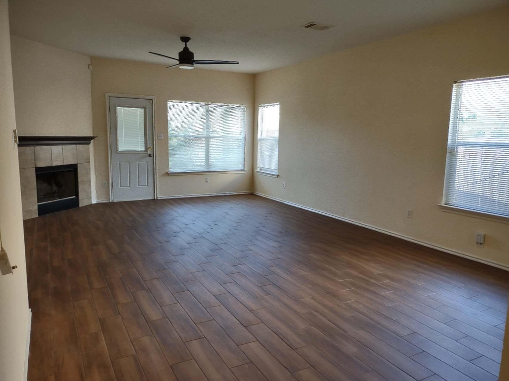 18208 Maxa Dr - Photo 13
