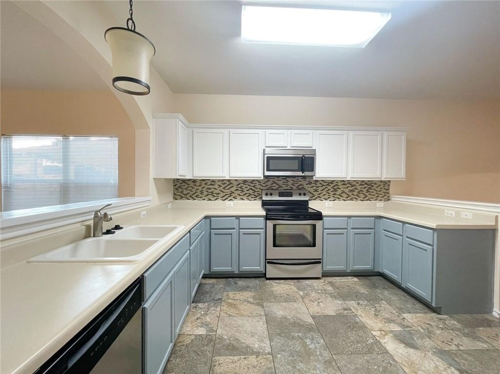 18208 Maxa Dr - Photo 4