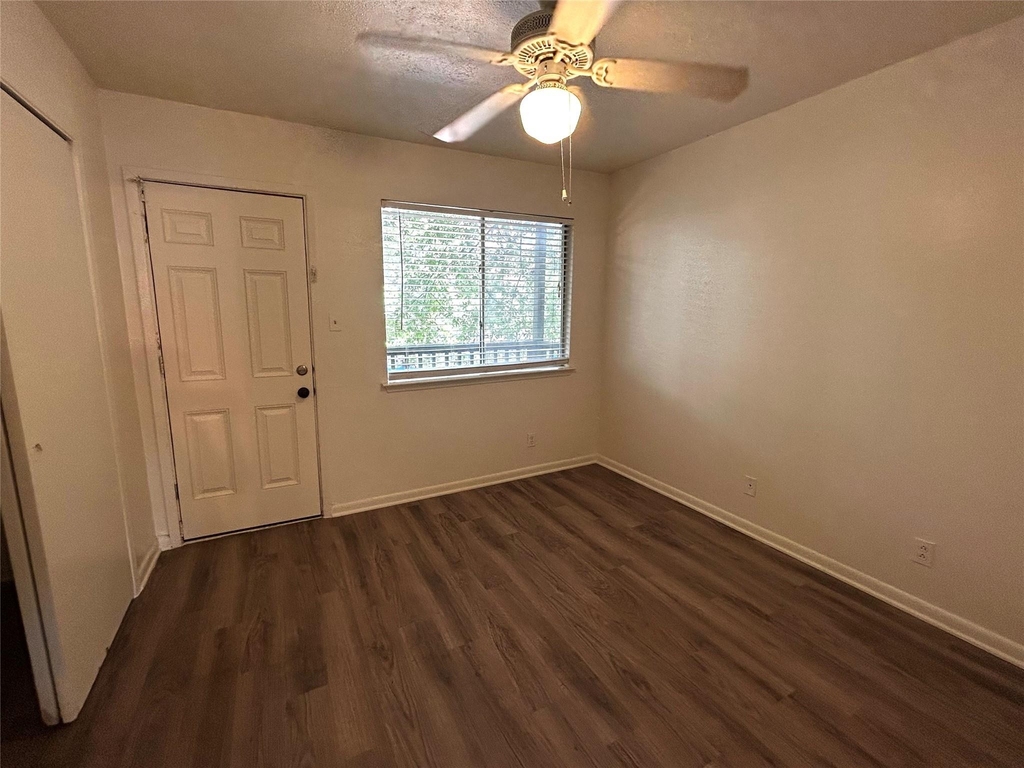 1010 W 23rd St - Photo 8
