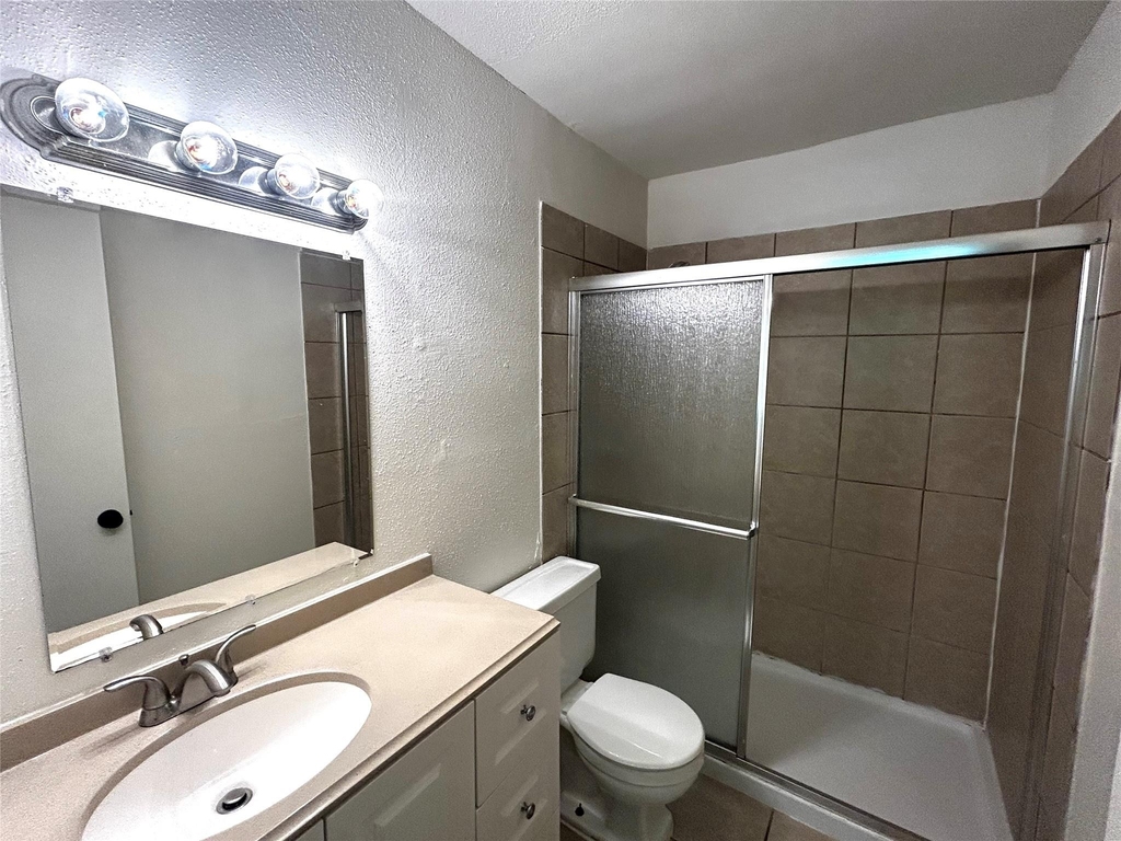 1010 W 23rd St - Photo 10
