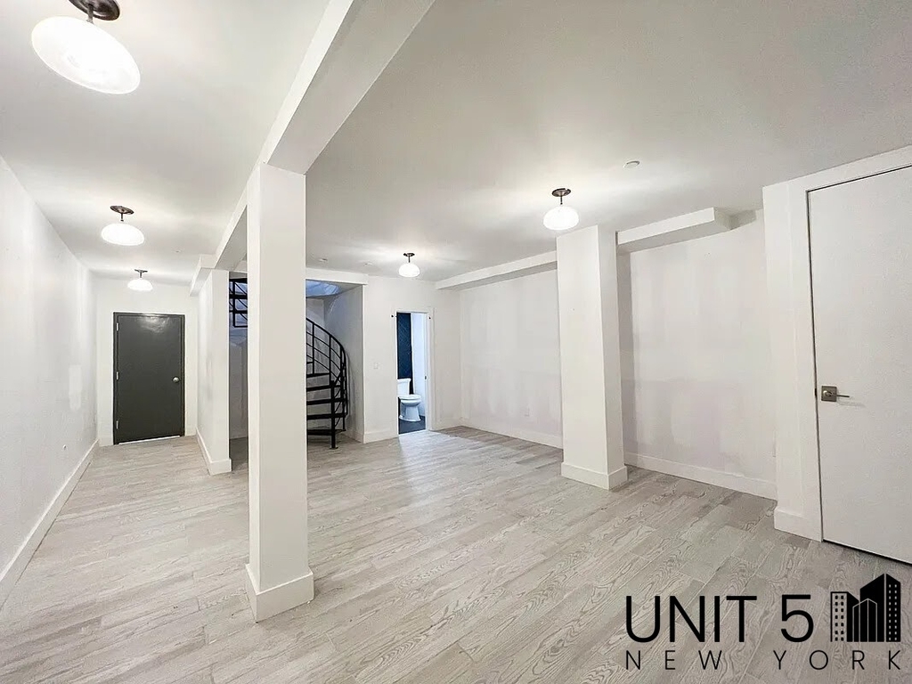 1114 Halsey Street - Photo 5