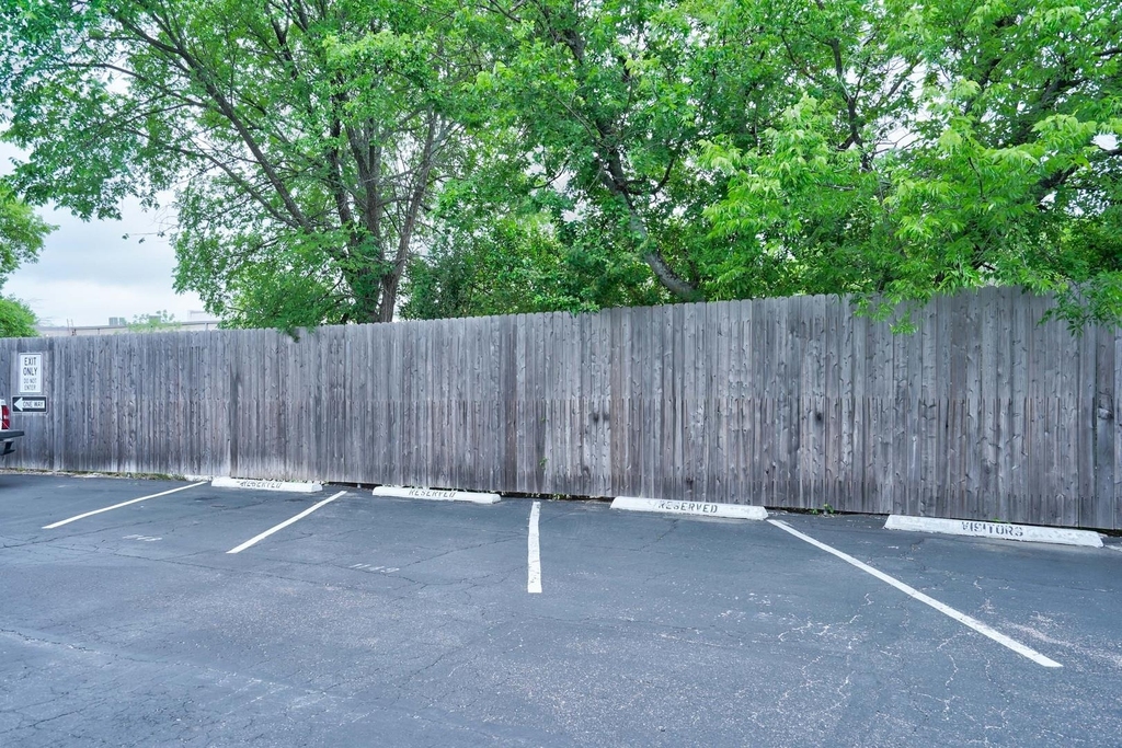 7920 Rockwood Ln - Photo 30
