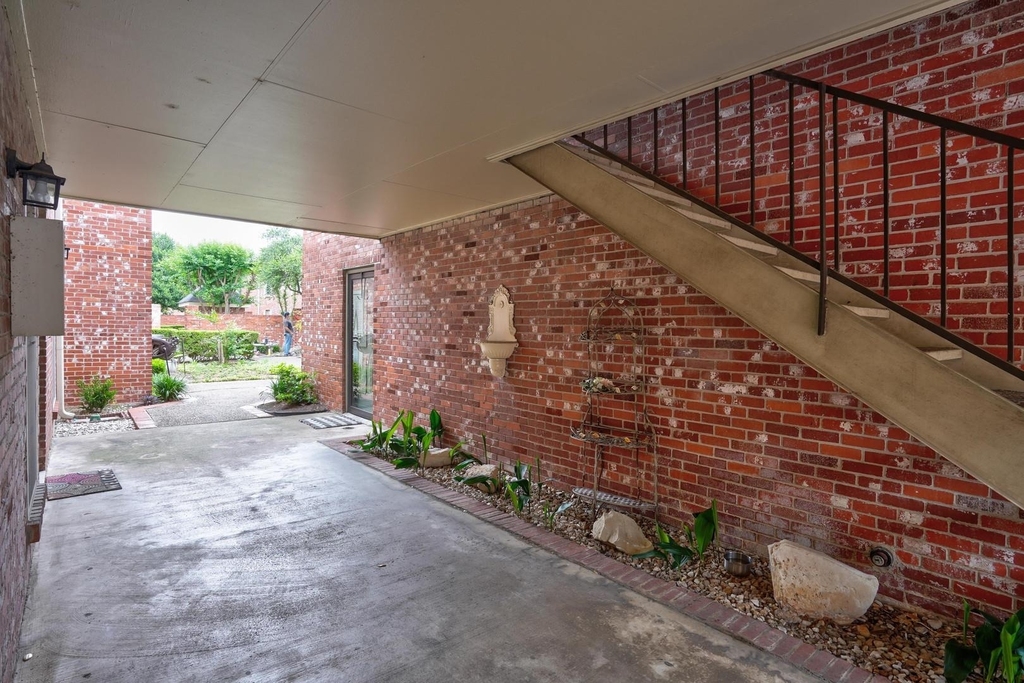 7920 Rockwood Ln - Photo 35