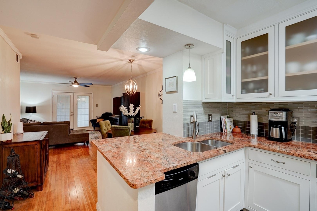 7920 Rockwood Ln - Photo 10