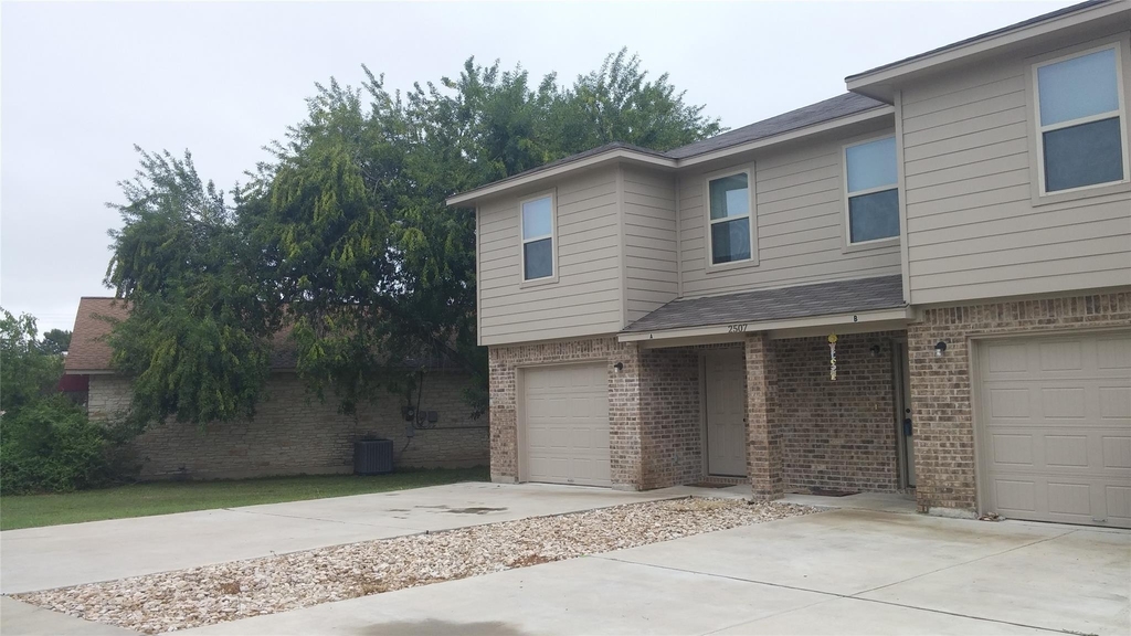 2507 Oak Ln Ln - Photo 1