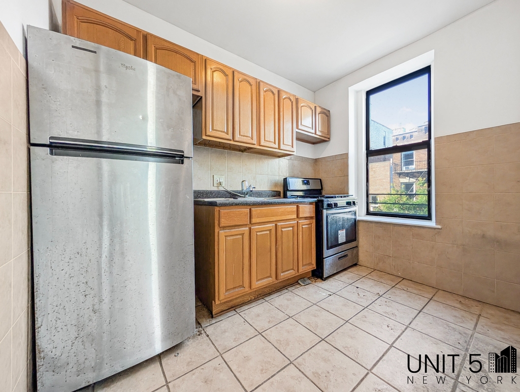 182 Havemeyer Street - Photo 2