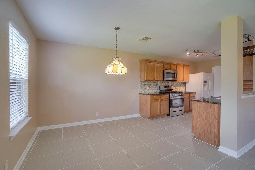 918 Estate Dr - Photo 4