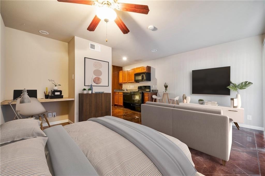 301 W 38th St - Photo 1