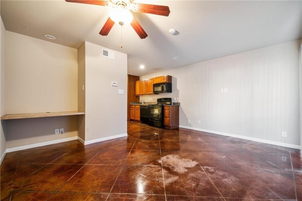 301 W 38th St - Photo 7