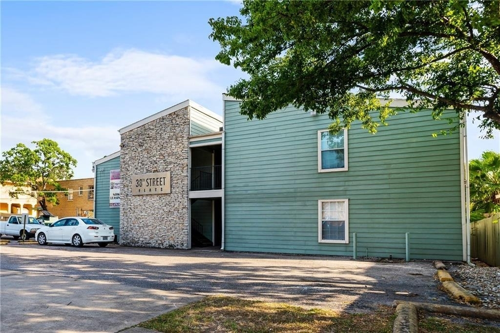 301 W 38th St - Photo 11