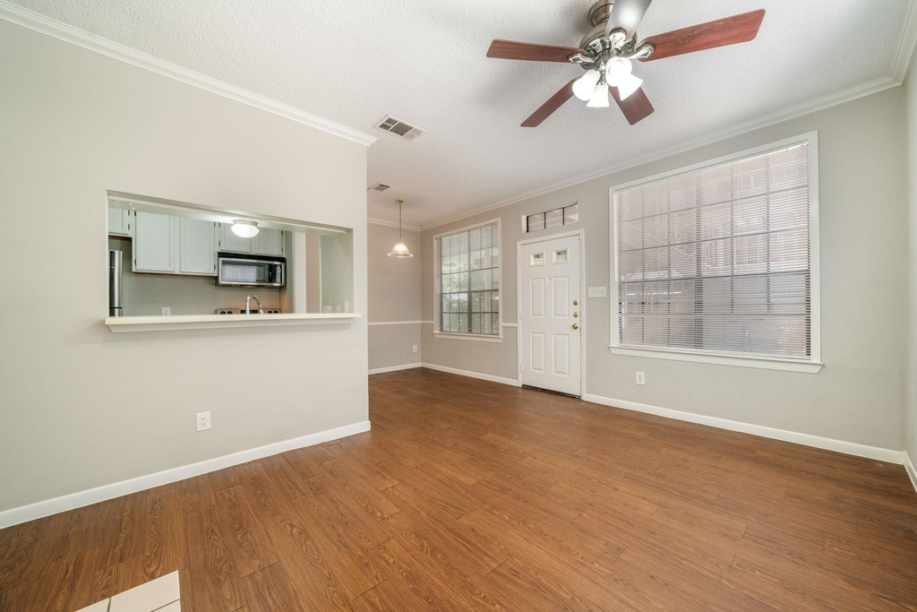 2300 Leon St - Photo 14