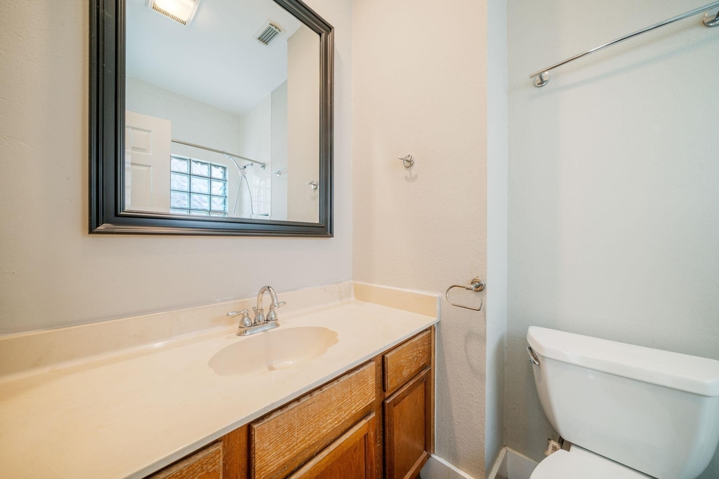 2300 Leon St - Photo 29