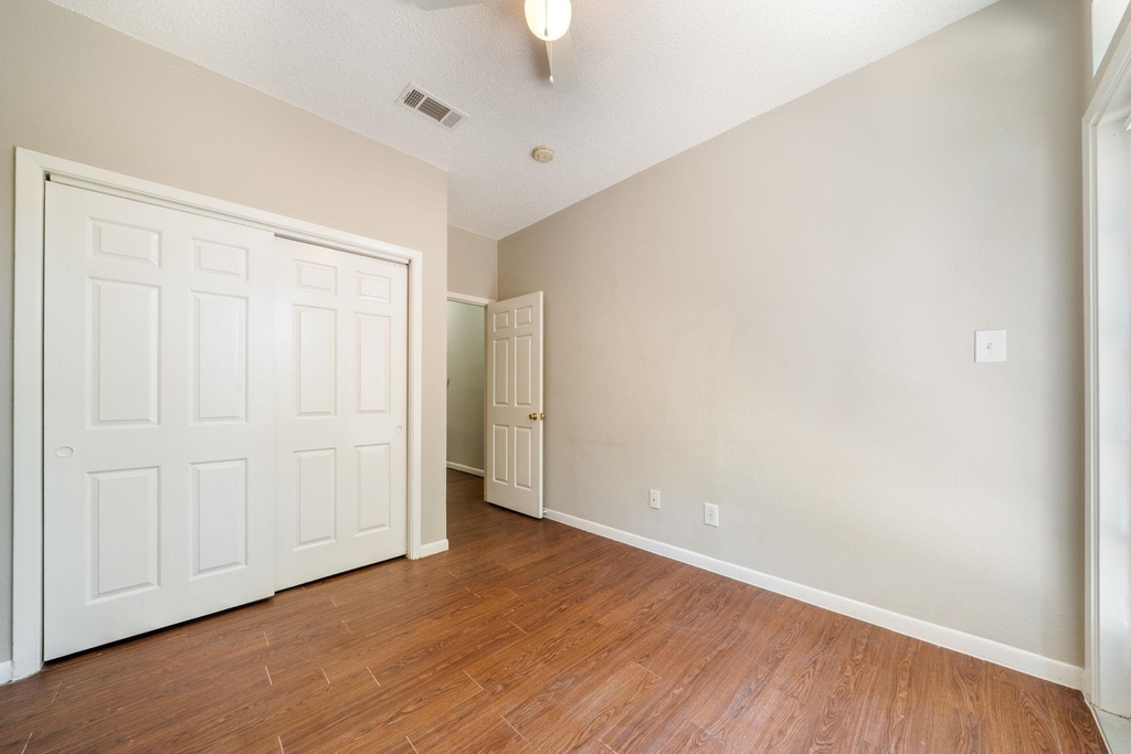 2300 Leon St - Photo 26