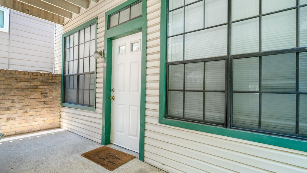 2300 Leon St - Photo 7