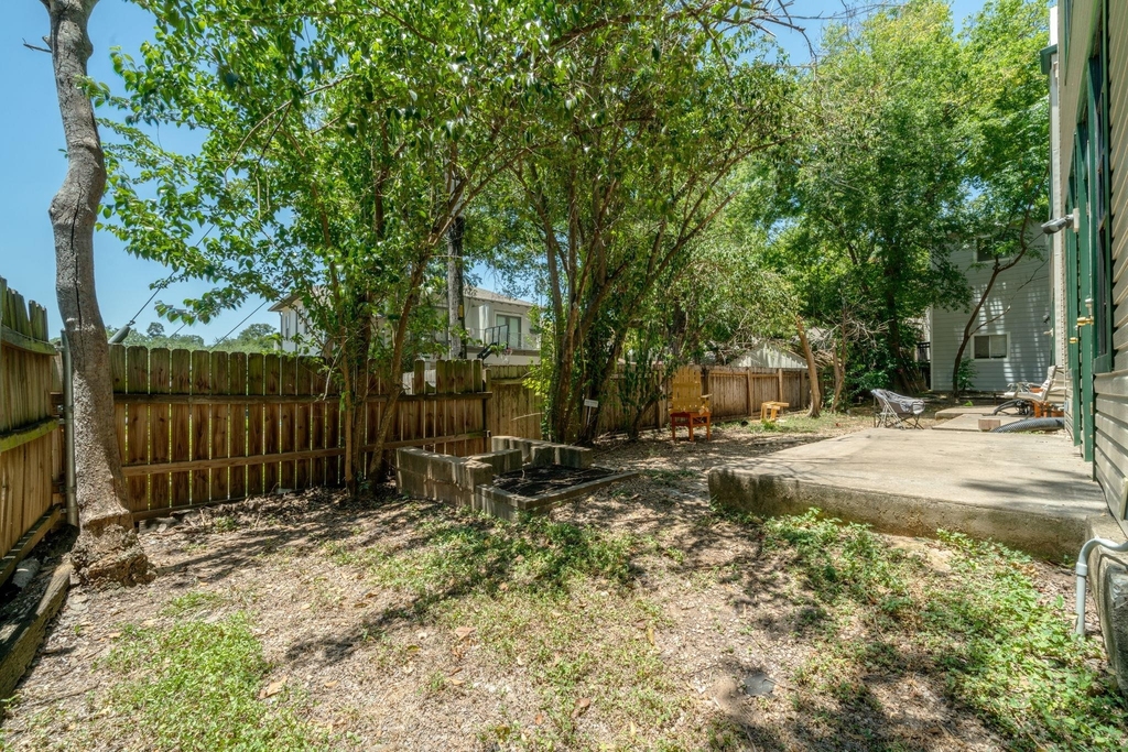 2300 Leon St - Photo 32
