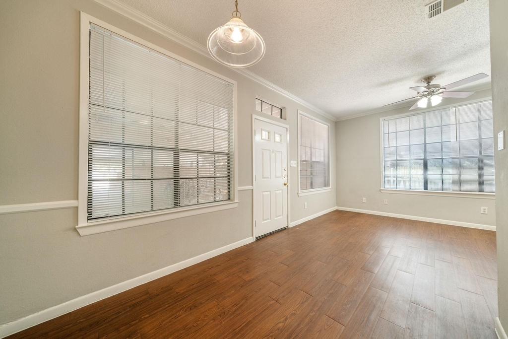 2300 Leon St - Photo 9
