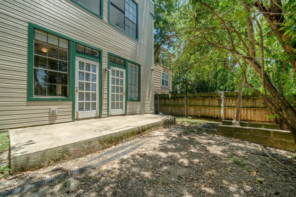 2300 Leon St - Photo 30